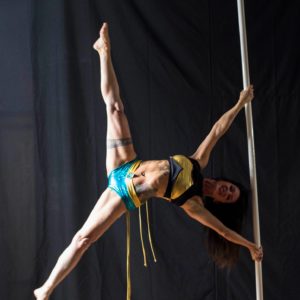 pole-dance-shopping-competition-spectacle