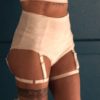 Jarretelles et harnais de cuisse